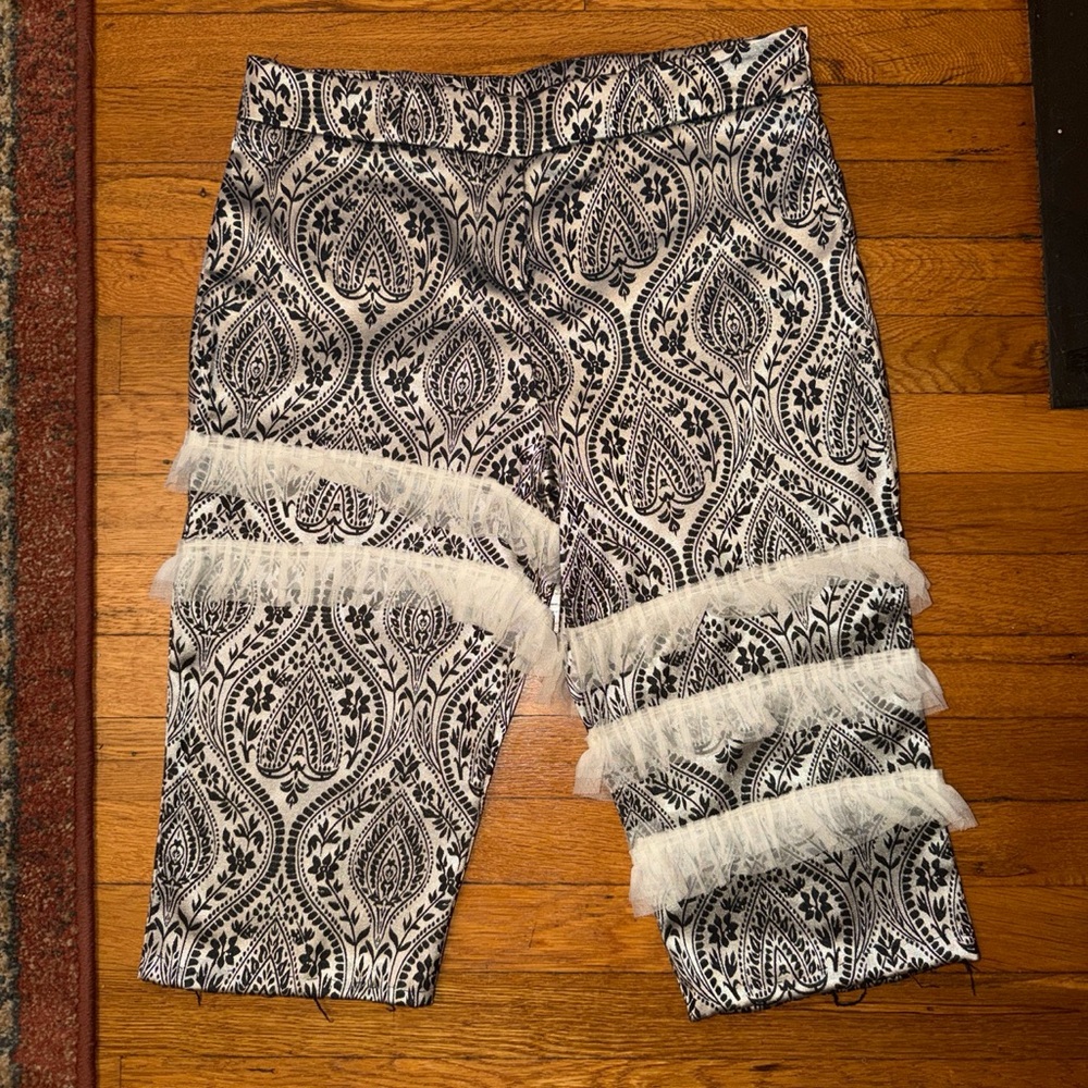Worthington Black & White Patterned Capris with Fringe